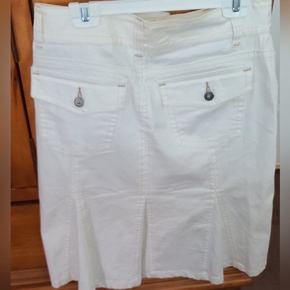 White skirt - Picture 5 of 11